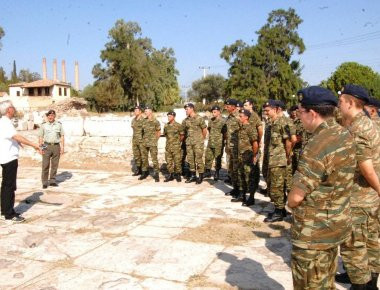 ΓΕΣ: Eπίσκεψη Προσωπικού της Σχολής Πυροβολικού στο Αρχαιολογικό Μουσείο Ελευσίνας (φωτό)